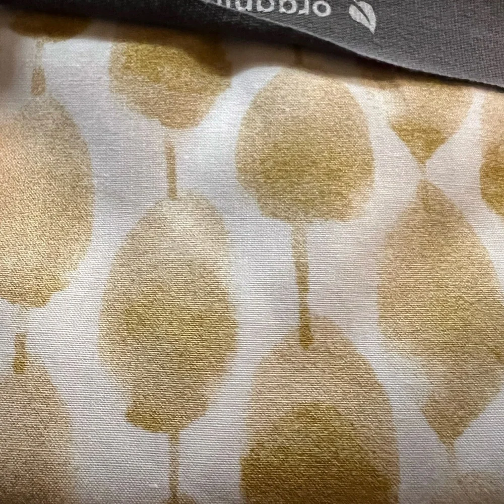 WEST ELM TWIN SIZE DUVET COVER WITH AN ABSTRACT YELLOWISH GOLD PATTERN NWT